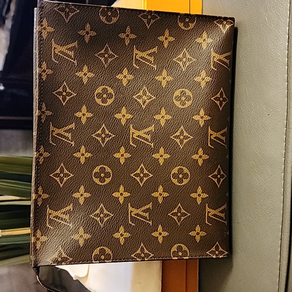 Louis Vuitton Toiletry Pouch 26 - White Paper Receipt Shown